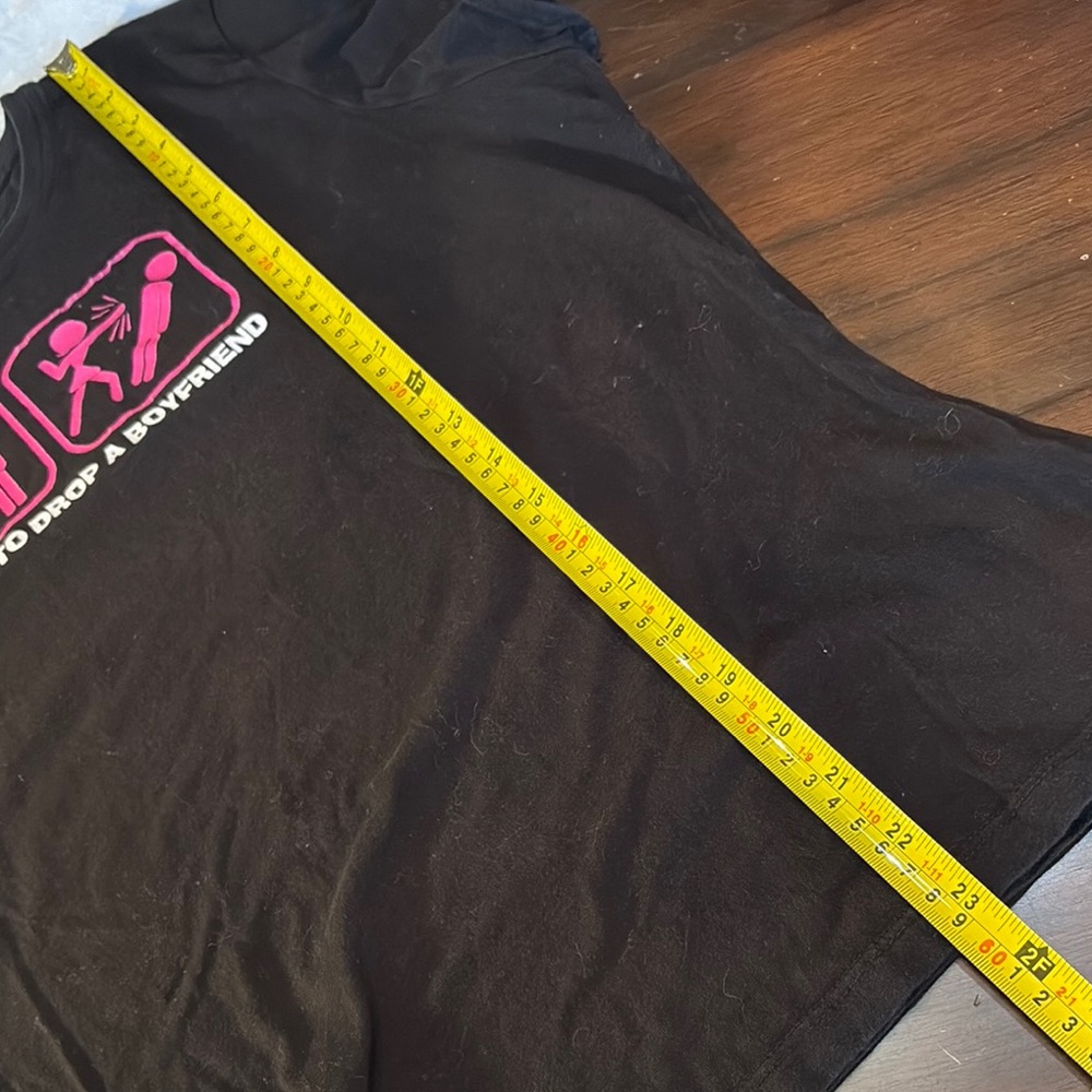 No Boundaries “How to drop a boyfriend” Pink generic people Graphic T-Shirt - Picture 6 of 6